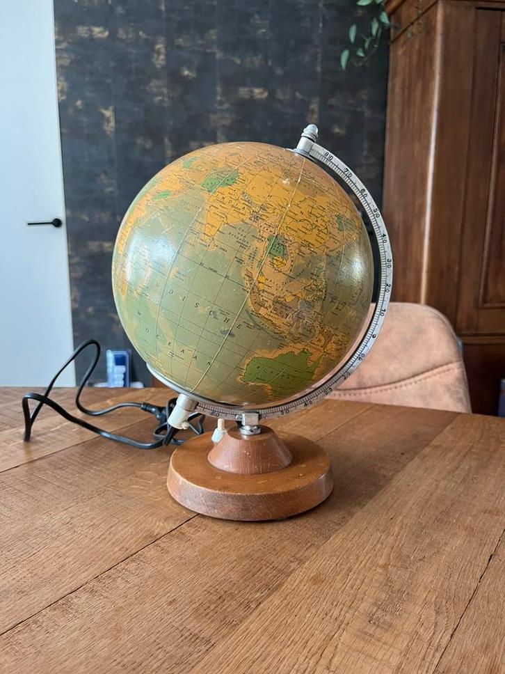 Vintage räth staatkundige globe glas met papier, Huis en Inrichting, Woonaccessoires | Wereldbollen, Gebruikt, Verlicht, Ophalen