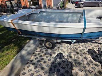 Polyester bootje met trailer - Opknapper beschikbaar voor biedingen