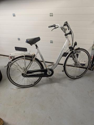 Damesfiets beschikbaar voor biedingen