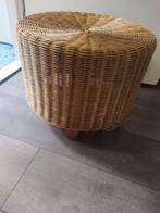 Vintage rieten poef, Huis en Inrichting, Banken | Voetenbanken en Poefen, Minder dan 50 cm, Rond, Minder dan 50 cm, Ophalen of Verzenden