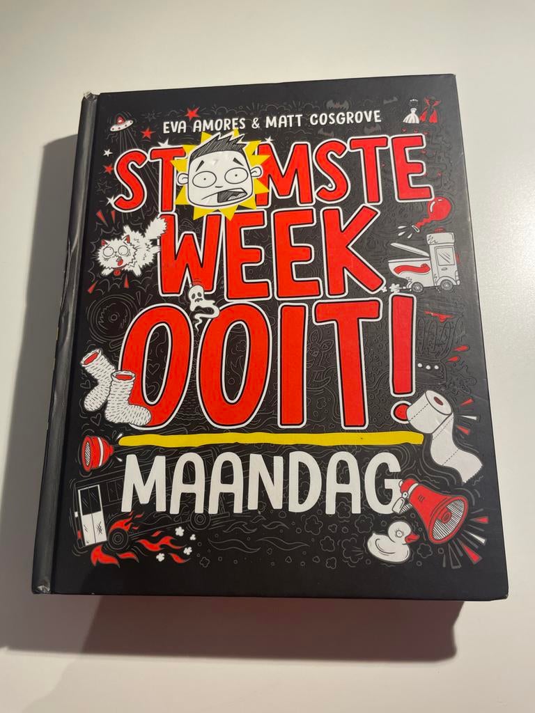 Stomste Week Ooit! - Maandag, Ophalen of Verzenden, Zo goed als nieuw, Fictie algemeen