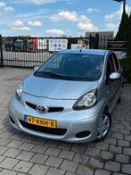 Toyota Aygo 2011 (AIRCO / NIEUWE APK), Auto's, Voorwielaandrijving, Stof, Zwart, 4 stoelen