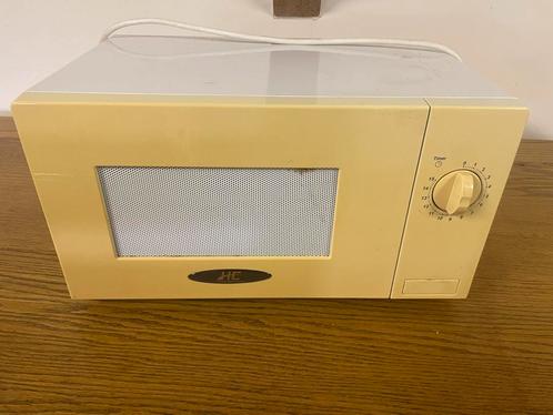 Compacte Magnetron - Geel - Draaiplateau, Witgoed en Apparatuur, Magnetrons, Gebruikt, Vrijstaand, Magnetron, Minder dan 45 cm