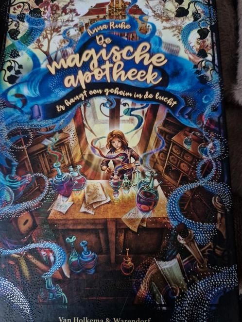 Anna Ruhe - Er hangt een geheim in de lucht, Boeken, Kinderboeken | Jeugd | 10 tot 12 jaar, Nieuw, Ophalen of Verzenden