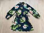 Blauwe jurk met grote bloemen van Zara met XS, Zara, Zo goed als nieuw, Maat 34 (XS) of kleiner, Boven de knie