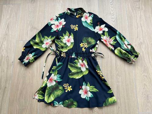 Blauwe jurk met grote bloemen van Zara met XS, Kleding | Dames, Jurken, Zo goed als nieuw, Maat 34 (XS) of kleiner, Blauw, Boven de knie