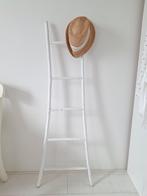 Wit laddertje, Doe-het-zelf en Verbouw, Ladders en Trappen, Ophalen, Zo goed als nieuw, Minder dan 2 meter