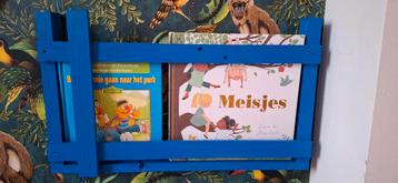 Boekenplanken kinderkamer beschikbaar voor biedingen