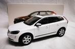 Volvo XC60 (T6) 2015 Wit 1-18 Paudi Models, Hobby en Vrije tijd, Modelauto's | 1:18, Overige merken, Auto, Www.sdmodelcartuning.nl