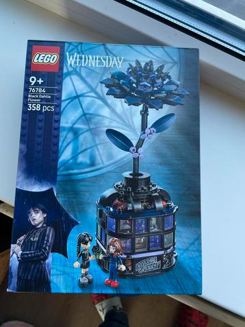 LEGO Wednesday - Black Dahlia Flower (76784) beschikbaar voor biedingen