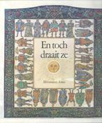 Mitsumasa Anno- EN TOCH DRAAIT ZE *Zilveren Penseel 1981*, Mitsumasa Anno, Fictie algemeen, Ophalen of Verzenden, Zo goed als nieuw