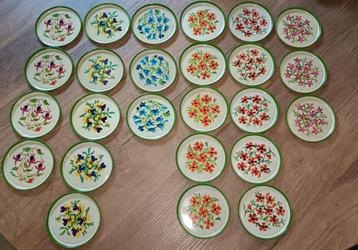 Vintage Blikken Onderzetters met Bloemen beschikbaar voor biedingen