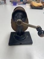 Antieke puntenslijper Jiffy 105 (1935), Ophalen