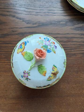Suikerpot met roze roos – Herend Queen Victoria  beschikbaar voor biedingen