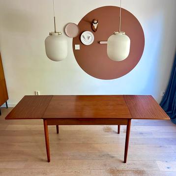 Vintage jaren 60 Deens design teak uitschuif tafel beschikbaar voor biedingen