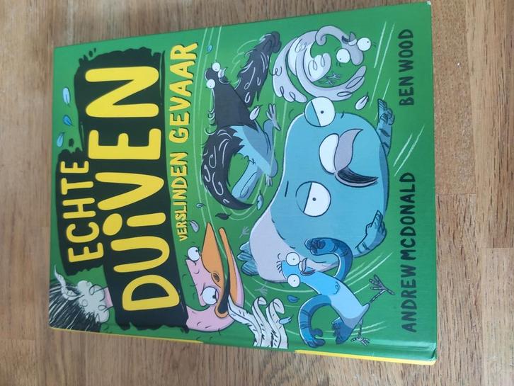 Andrew McDonald - Echte Duiven verslinden gevaar, Boeken, Kinderboeken | Jeugd | onder 10 jaar, Zo goed als nieuw, Fictie algemeen