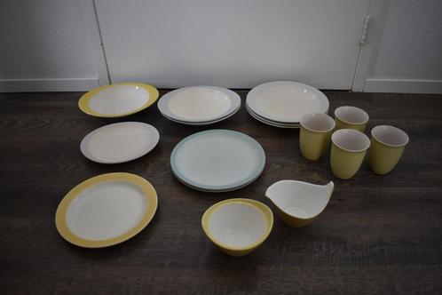 Fris Edam Huizen Regout pastel roze blauw geel servies delen, Huis en Inrichting, Keuken | Servies, Zo goed als nieuw, Bord(en)