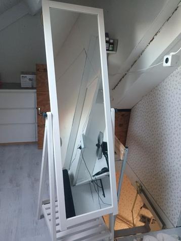 Ikea Passpiegel met Standaard beschikbaar voor biedingen