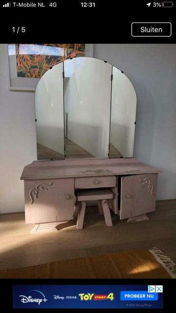Vintage kaptafel met spiegel en krukje voor een kinderkamer beschikbaar voor biedingen