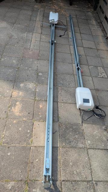 Garage deur moter 2x beschikbaar voor biedingen