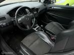 Opel Astra GTC 1.6 Sport / Navigatie/ Airco, 15 km/l, 4 cilinders, 1589 cc, 620 kg