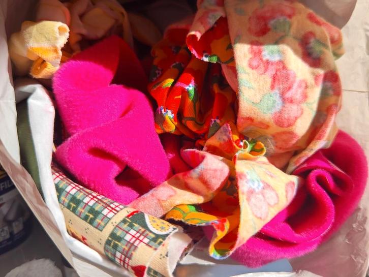 Tas vol stofjes en lapjes, Hobby en Vrije tijd, Stoffen en Lappen, Ophalen