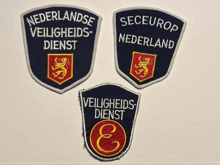 Originele Nederlandse beveiligingsdienst emblemen, Verzamelen, Militaria | Algemeen, Landmacht, Embleem of Badge, Nederland, Verzenden