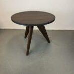 1x Vitra Jean Prouve Gueridon tafel 120 cm Donker – eiken, Huis en Inrichting, Tafels | Bijzettafels, Niet ingevuld, Niet ingevuld