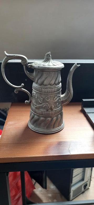 Antieke Tinnen Koffiekannen met lepel beschikbaar voor biedingen