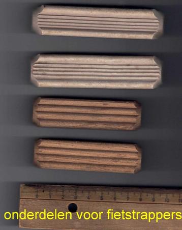 Vintage houten klossen voor fietstrappers beschikbaar voor biedingen