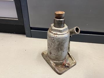 Antieke hydraulische potkrik 2,5 Ton beschikbaar voor biedingen