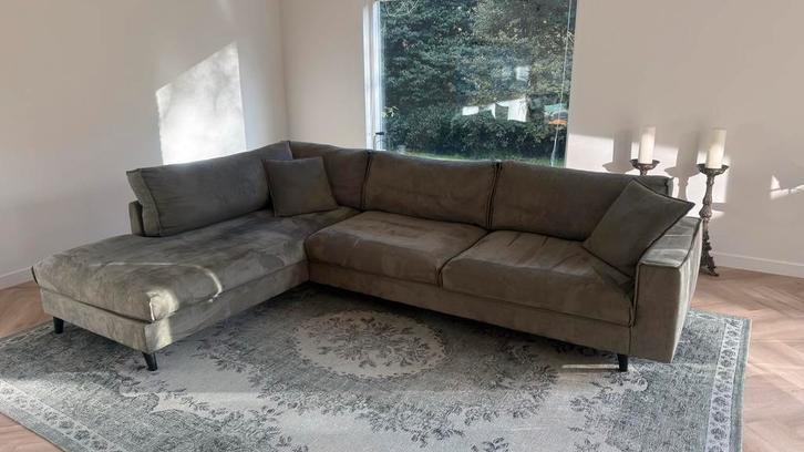 Olijfgroene Goossens Jonas hoekbank met lounge, Huis en Inrichting, Banken | Bankstellen, Zo goed als nieuw, Hoekbank, Vierpersoons of meer