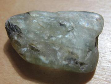 ede. 4x aparte edelsteen GROENE KYANIET (7)  beschikbaar voor biedingen