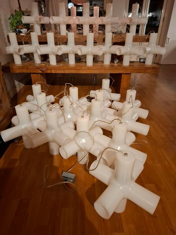 25x Crosslight hanglamp Merk Dark kunststof wit €70 per stuk, Huis en Inrichting, Lampen | Hanglampen, Gebruikt, Minder dan 50 cm