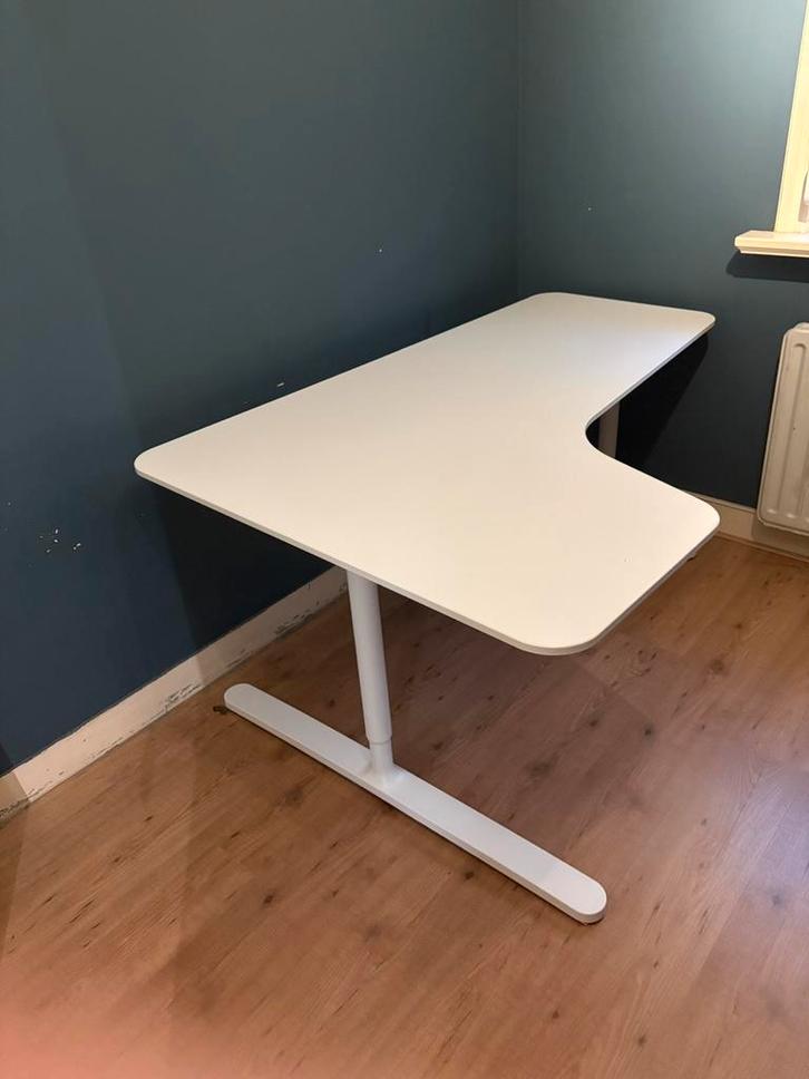 IKEA BEKANT Hoekbureau Rechts Wit, Huis en Inrichting, Bureaus, Gebruikt, Bureau, In hoogte verstelbaar, Ophalen