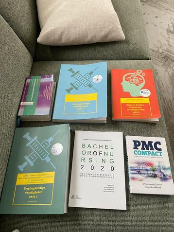 Verschillende verpleegkunde boeken beschikbaar voor biedingen