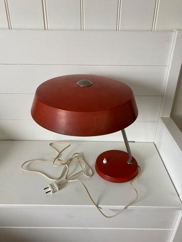 Metalen bureau lamp - rood - VEB Narva Leuchtenbau -1960’s beschikbaar voor biedingen