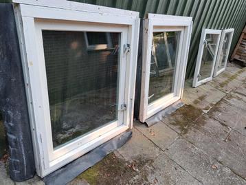 Raamkozijnen hardhouten 99cmx 117cm beschikbaar voor biedingen