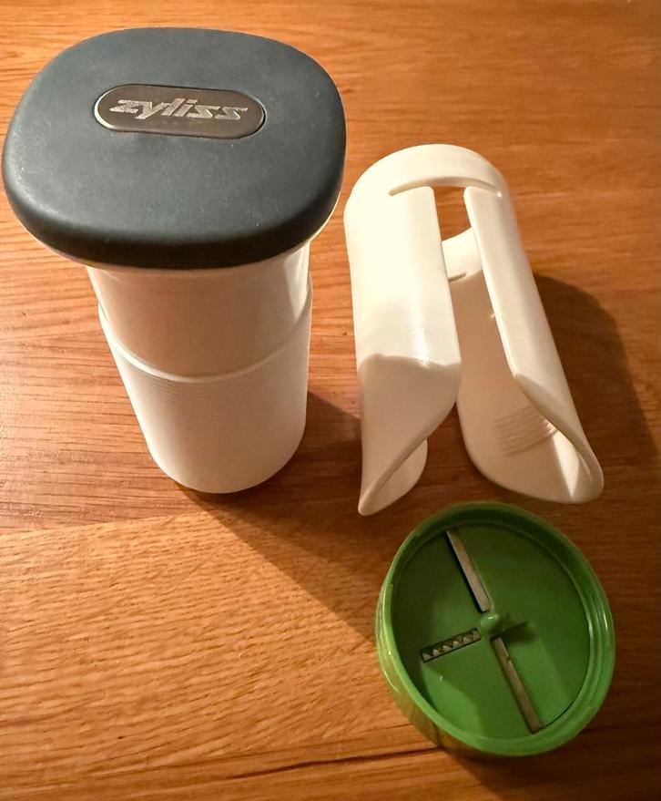 Zyliss groente spiraalsnijder, 6 x 14 cm., Huis en Inrichting, Keuken | Keukenbenodigdheden, Zo goed als nieuw, Ophalen of Verzenden