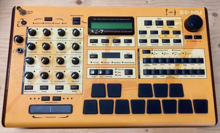 E-mu Command Station XL-7 Set - Vier ROMS - Gigbag - Lamp, Muziek en Instrumenten, Synthesizers, Zo goed als nieuw, Overige aantallen