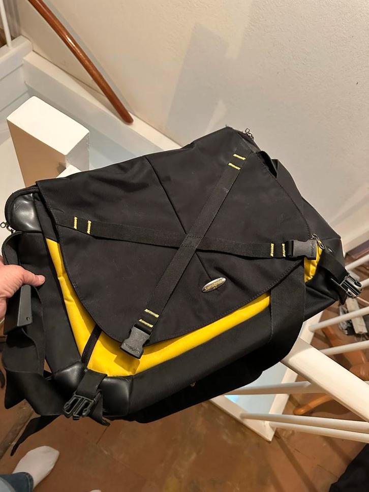 Samsonite Crosbody Laptoptas - Stoer & Waterdicht, Sieraden, Tassen en Uiterlijk, Tassen | Schoudertassen, Zo goed als nieuw, Overige merken