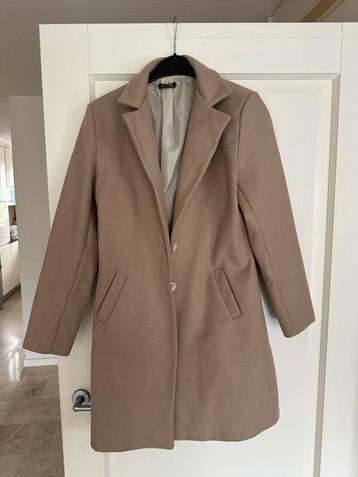 Beige tussenjas (M) beschikbaar voor biedingen