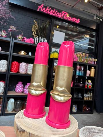 Lippenstift vaas lips roze beschikbaar voor biedingen