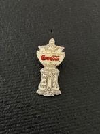 Coca Cola  - Coca Cola pin frisdrank ouderwetse automaat, Ophalen of Verzenden, Zo goed als nieuw, Merk, Speldje of Pin