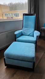 Fauteuil met poef, Ophalen, Gebruikt, 75 tot 100 cm, Hout met blauwe stoffering