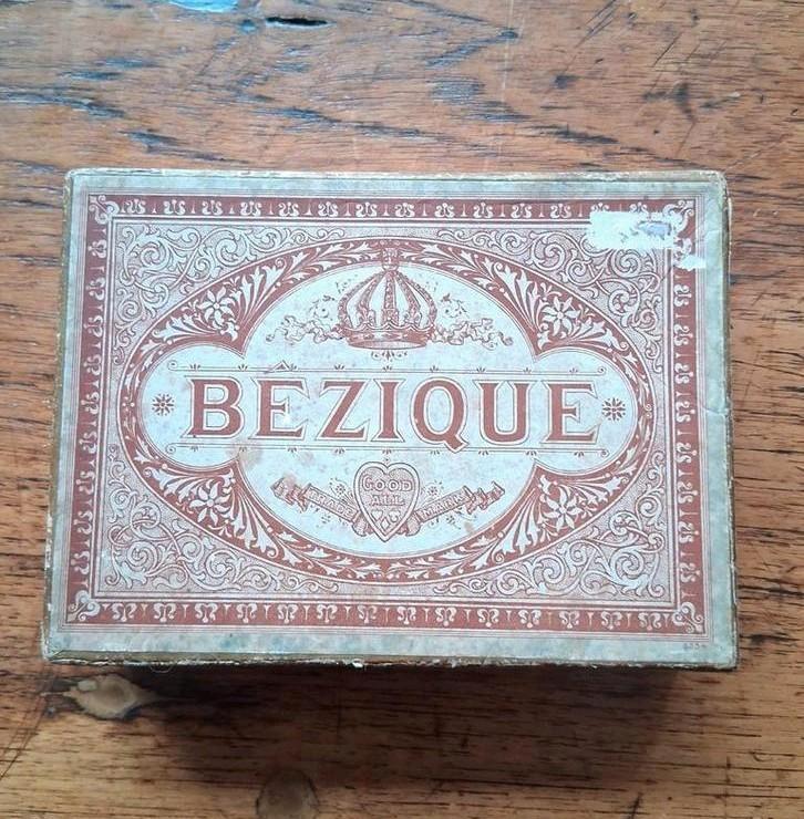 Bezique is een Frans kaartspel uit de 19e eeuw. Kaarten, Antiek en Kunst, Curiosa en Brocante, Ophalen of Verzenden