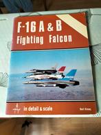 F-16 boek, Verzamelen, Luchtvaart en Vliegtuigspotten, Ophalen of Verzenden, Zo goed als nieuw, Boek of Tijdschrift