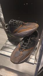 Yeezy 700, Ophalen, Zo goed als nieuw