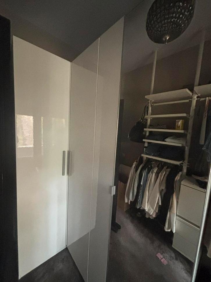 IKEA PAX hoek kledingkast met extra kast (spiegeldeur), Huis en Inrichting, Kasten | Kledingkasten, Zo goed als nieuw, 200 cm of meer