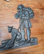 Antieke Gietijzeren Plaquette, Man met Hond, Ophalen of Verzenden, Gebruikt